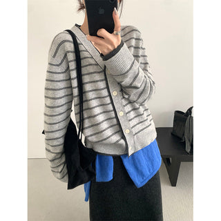 striped V-cardigan