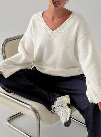 Kaileigh V Neck Knit Sweater Cream