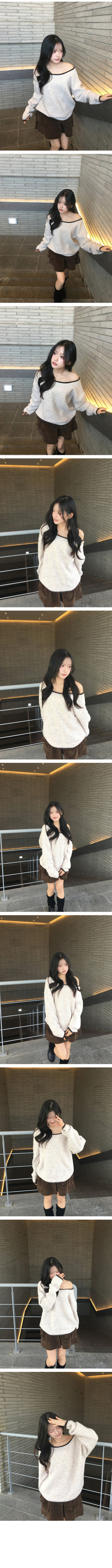 Two-tone off-shoulder long-sleeve knit