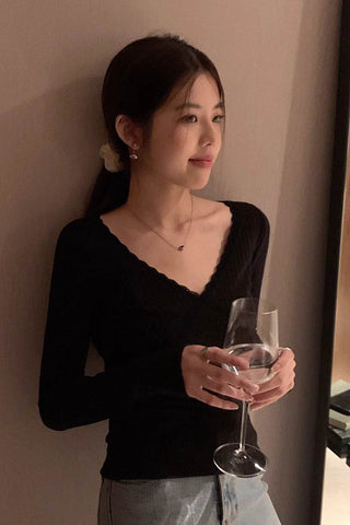 V-neck lace long-sleeve slim top