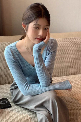 V-neck lace long-sleeve slim top