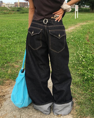 (Unisex) Back Cinch Flap Pocket Rigid Jeans