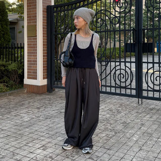 Wide-leg slacks