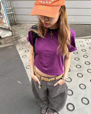 Shoulder seam semi-cropped half T-shirt