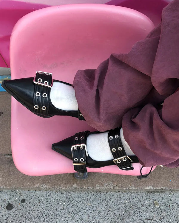 Belted pointed flat shoes