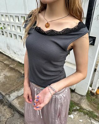 Wide lace U-neck tank top