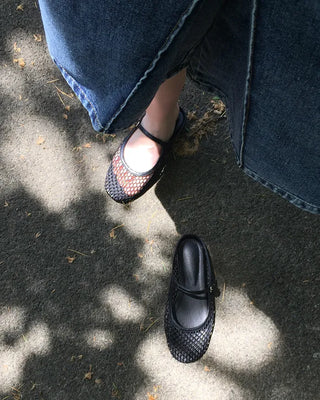 Mesh strap flat sandals