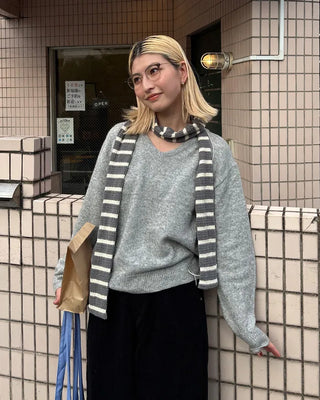Ribbed V-neck semi-cropped high-gauge knit