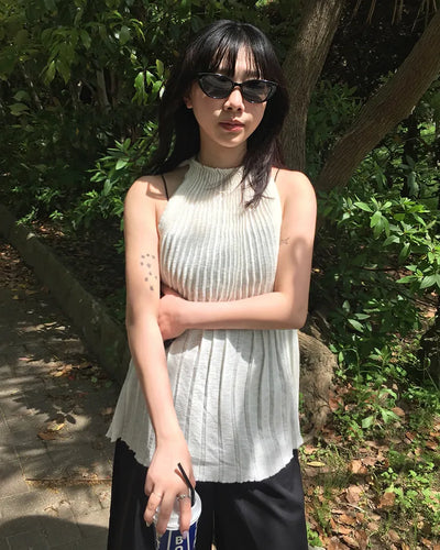 Double-pleated sleeveless tunic