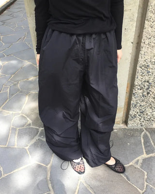 2-Way Knee-Tuck Easy Nylon Pants