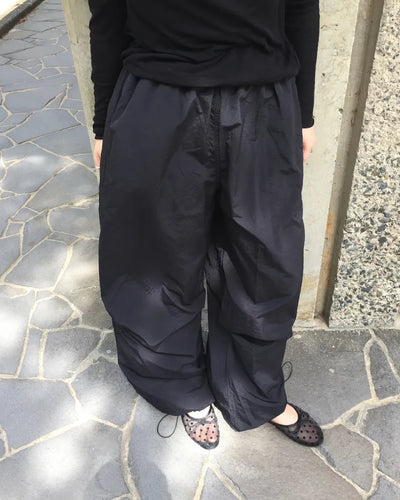 2-Way Knee-Tuck Easy Nylon Pants