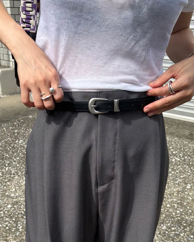 Round silver buckle belt