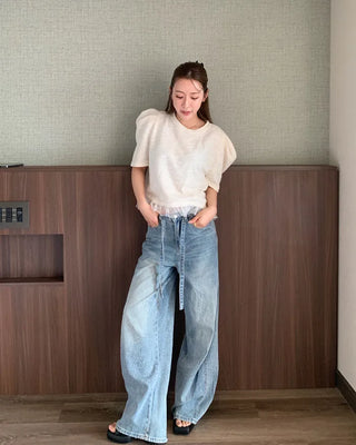 Shoulder puff semi-cropped blouse