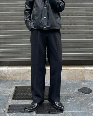Two-button, one-pleat wide-leg slacks