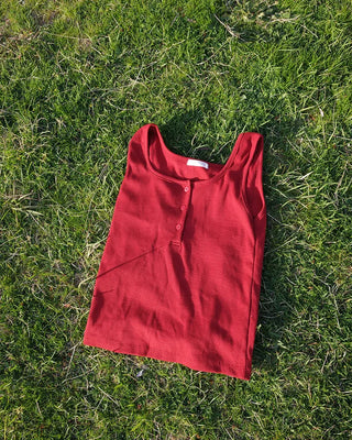 Square neck button sleeveless