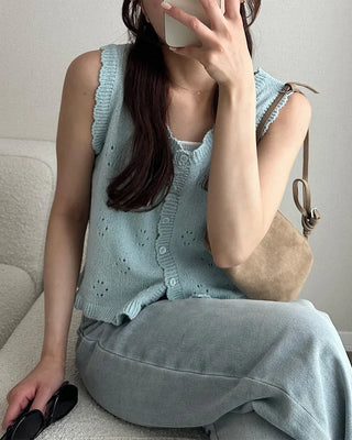 Frilled punching vest