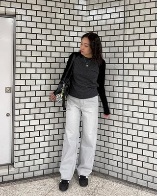 Light gray straight-leg denim jeans