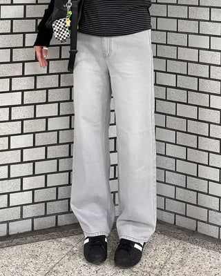 Light gray straight-leg denim jeans