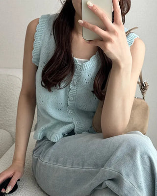 Frilled punching vest