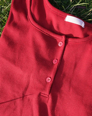Square neck button sleeveless