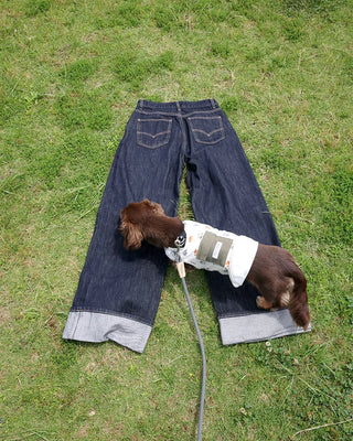 Rolled-up rigid denim pants