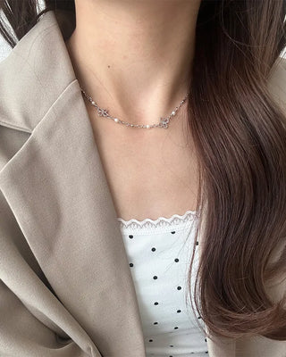 Flower detail chain necklace