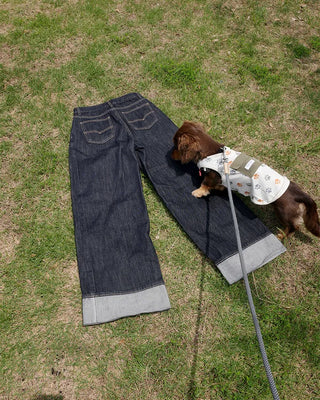 Rolled-up rigid denim pants