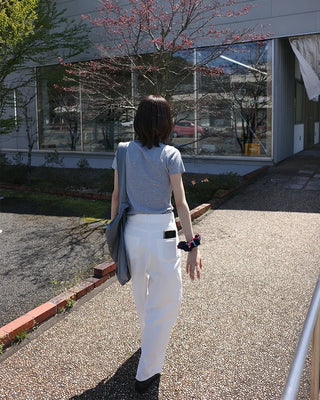 Colored neck button short-sleeved knit