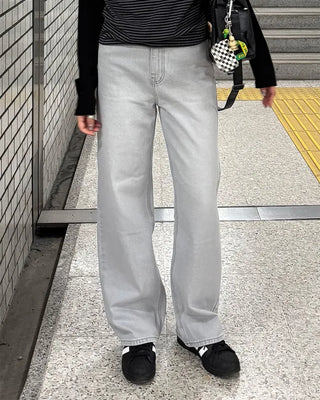 Light gray straight-leg denim jeans