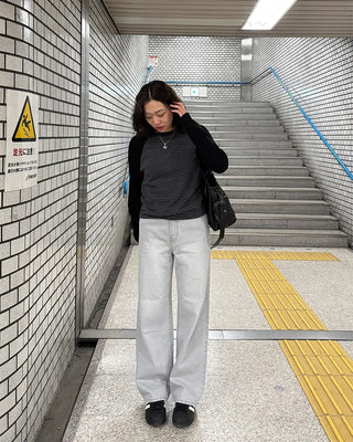 Light gray straight-leg denim jeans