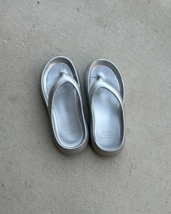 Round Bold Beach Sandals