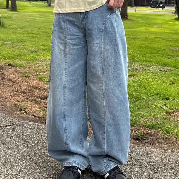 Curved balloon fit pleated denim pants