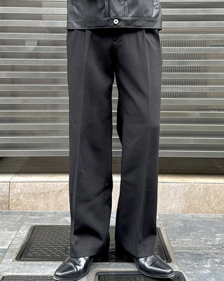 Two-button, one-pleat wide-leg slacks