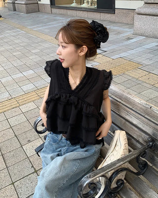 Can-can volume sleeveless blouse