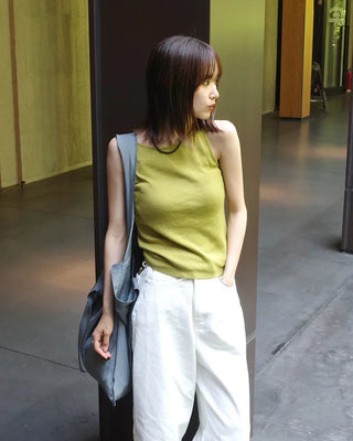Sleeveless knit