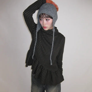 Frilled border turtleneck T-shirt