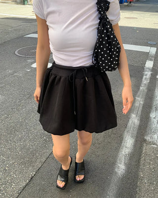 Voluminous elastic waist mini skirt