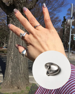 Curved knot ring
