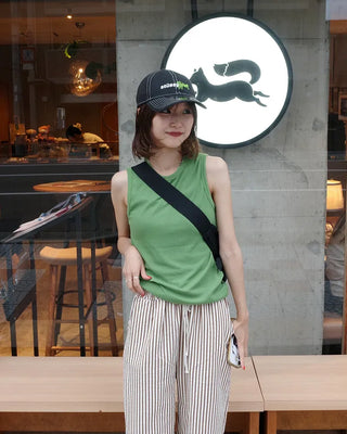 Round neck ribbed sleeveless top