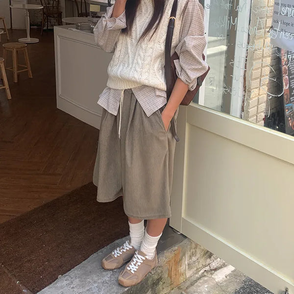 Corduroy elastic waist shorts