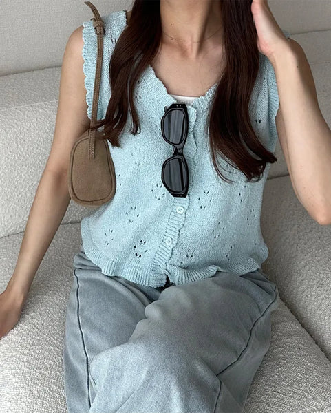 Frilled punching vest
