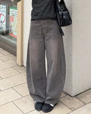 Curved silhouette washed pants