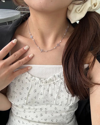 Flower detail chain necklace