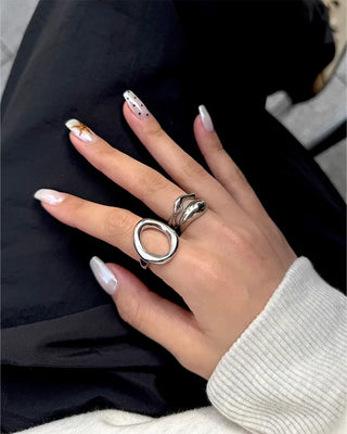 Oval design ring