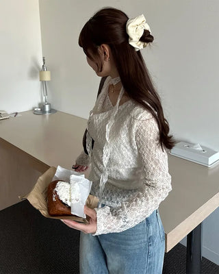 Drape neck lace T-shirt & scarf set