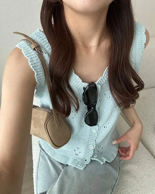 Frilled punching vest
