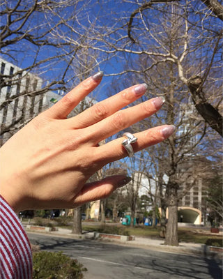 Curved knot ring
