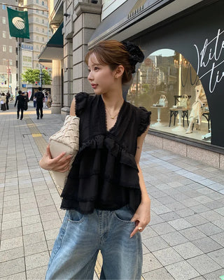 Can-can volume sleeveless blouse