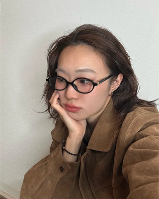 Slim oval frame glasses
