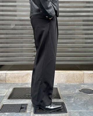 Two-button, one-pleat wide-leg slacks